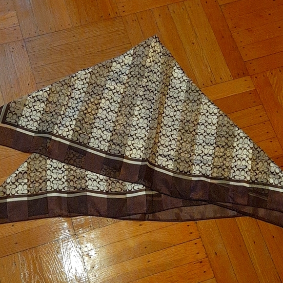 Shawl Coach - Picture 1 of 3